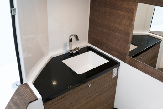 Axopar 28 Cabin