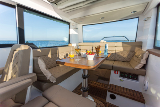 Axopar 37 Cabin
