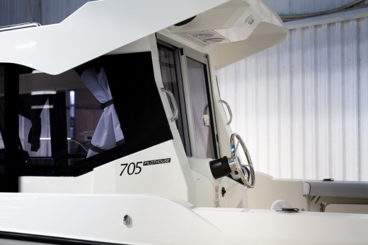 QUICKSILVER 705 PILOTHOUSE