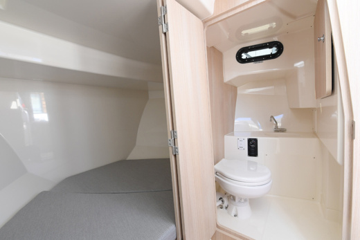 QUICKSILVER 805 PILOTHOUSE