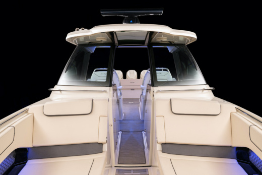Chris-Craft Calypso 35
