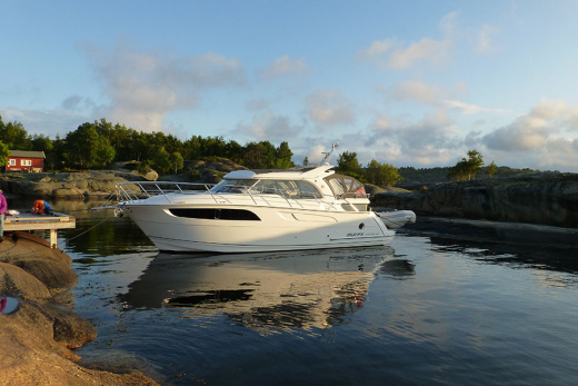 Моторная яхта Marex 320 Aft Cabin Cruiser