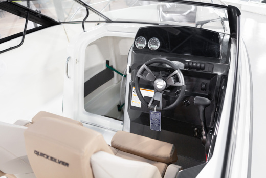 QUICKSILVER ACTIV 675 BOWRIDER