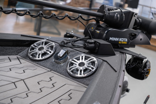 Волжанка (Vboat) XR Fishpro с мотором Yamaha 250