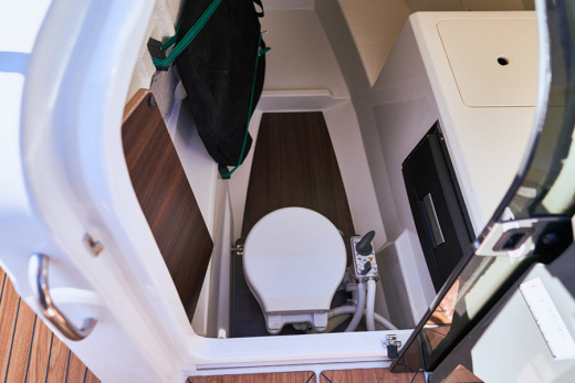 QUICKSILVER ACTIV 675 BOWRIDER