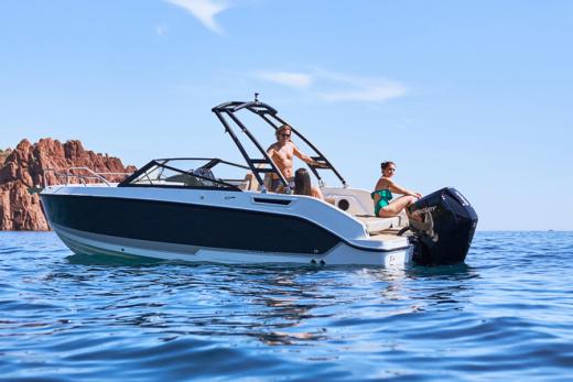 QUICKSILVER ACTIV 675 BOWRIDER